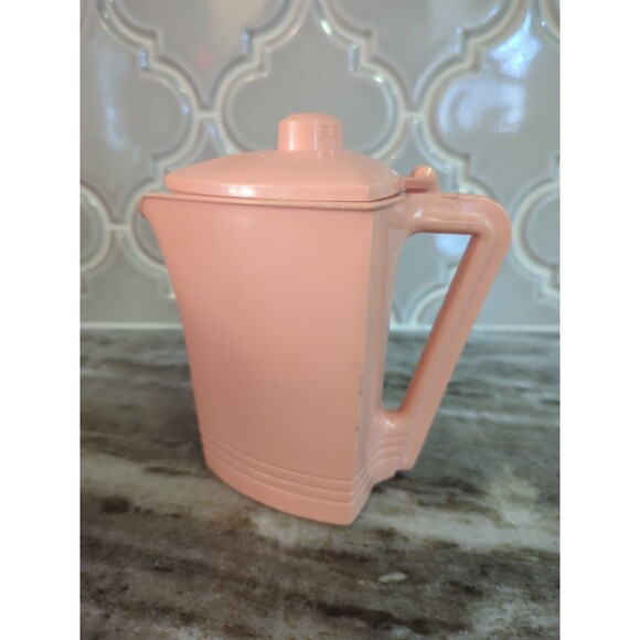 Vintage MCM Retro The Dripless One Pink Plastic Creamer Pitcher Lid Pulmosan - Picture 3 of 8